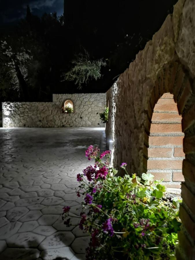 Nikoli Apartments بينيتسيس المظهر الخارجي الصورة